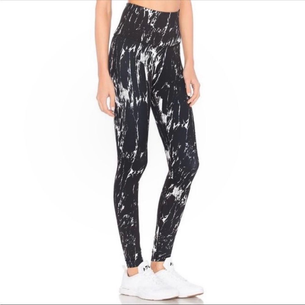 Beyond Yoga Olympus Midi Leggings Black Marble Size L